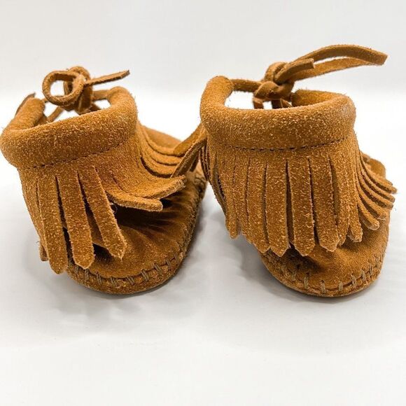 Minnetonka Fringe Soft-sole Boot, Size 4 - Picture 4 of 5